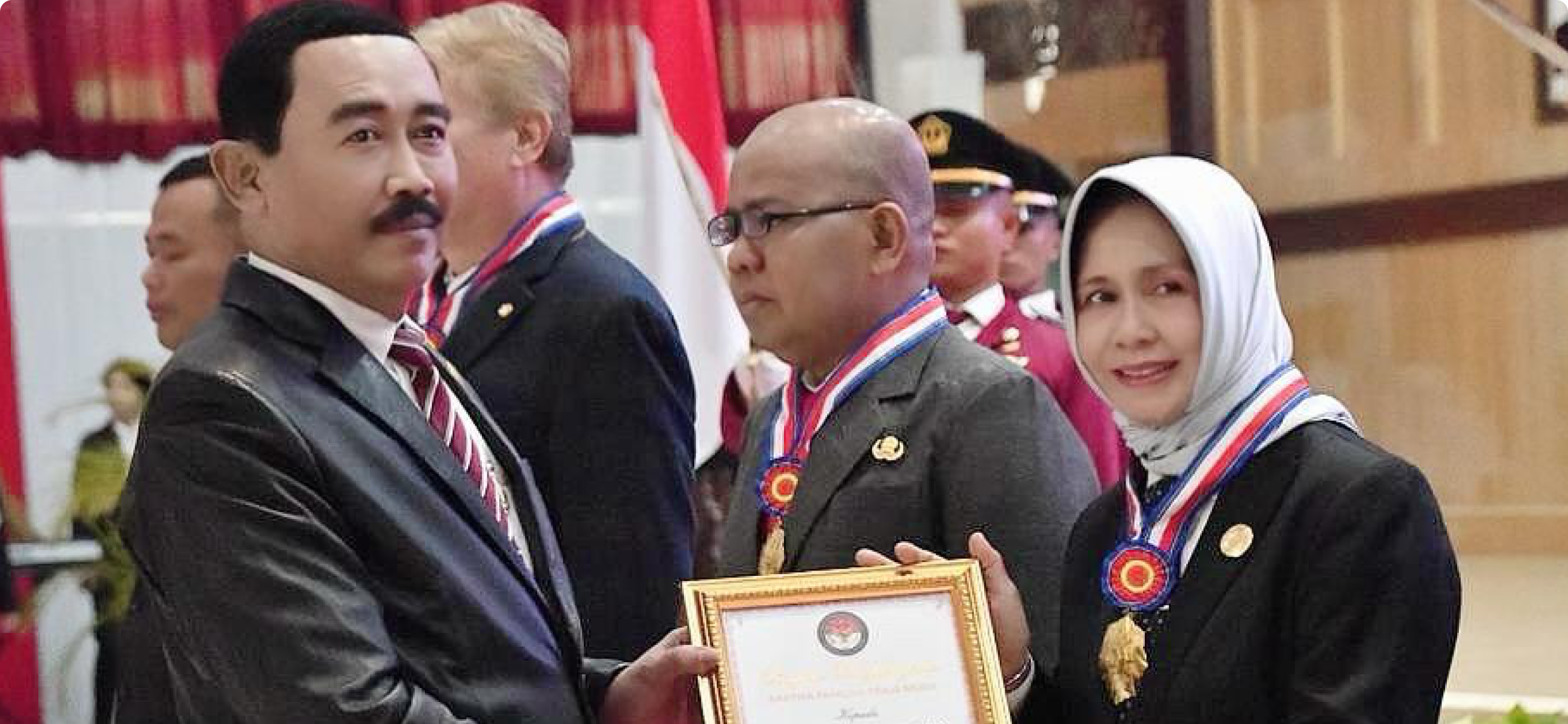 PENGANUGERAHAN TANDA KEHORMATAN DAM LENCANA ALUMNI KEHORMATAN
